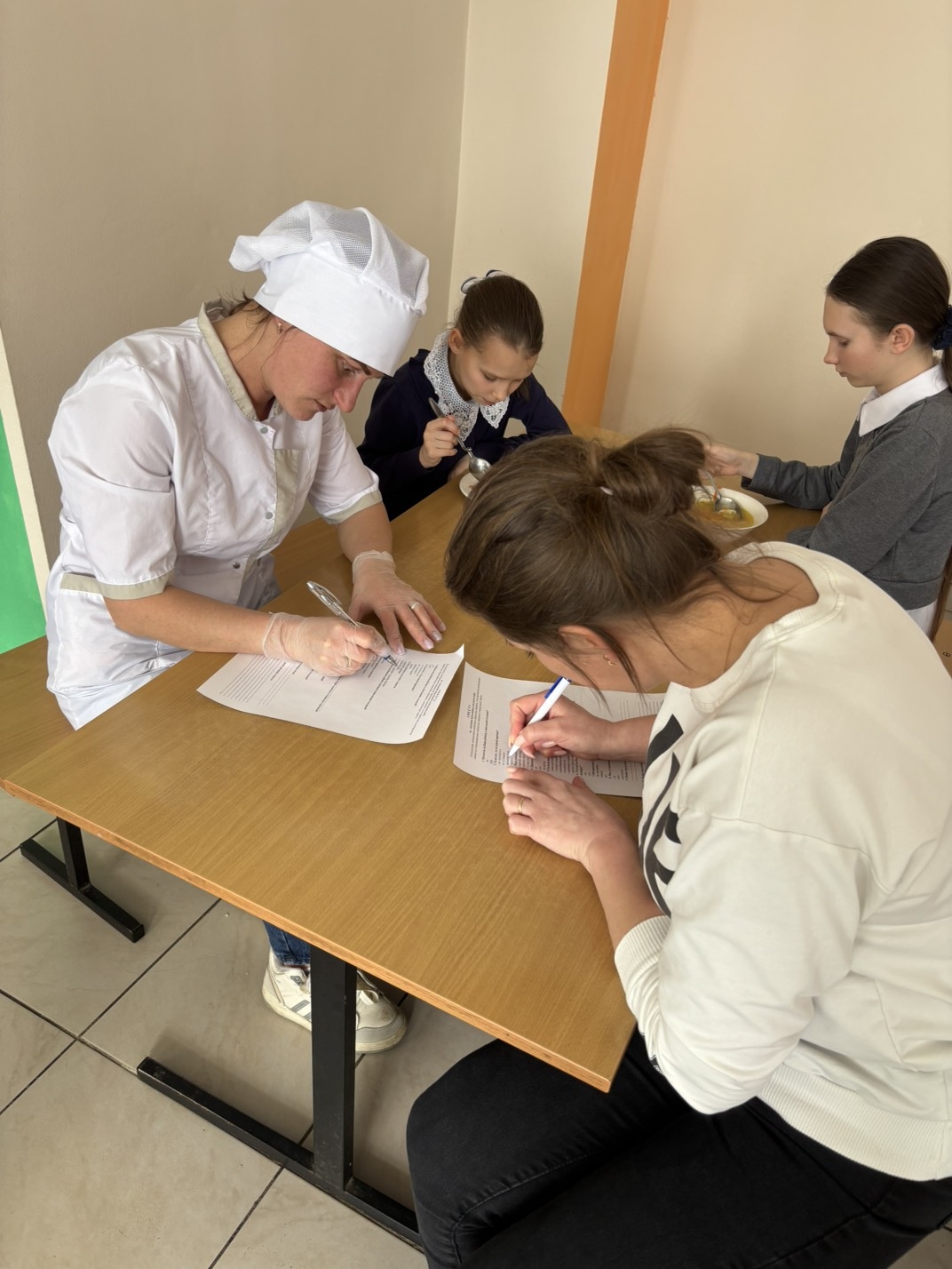 Изображения столовой.